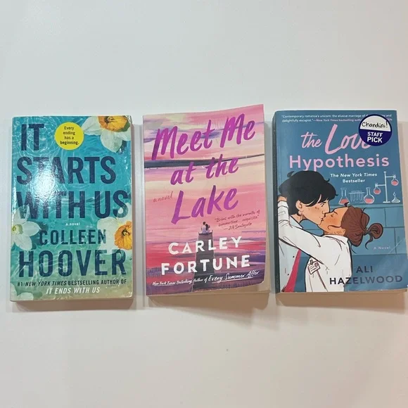 Colorful Book Collection 📚 - Picture 5 of 5